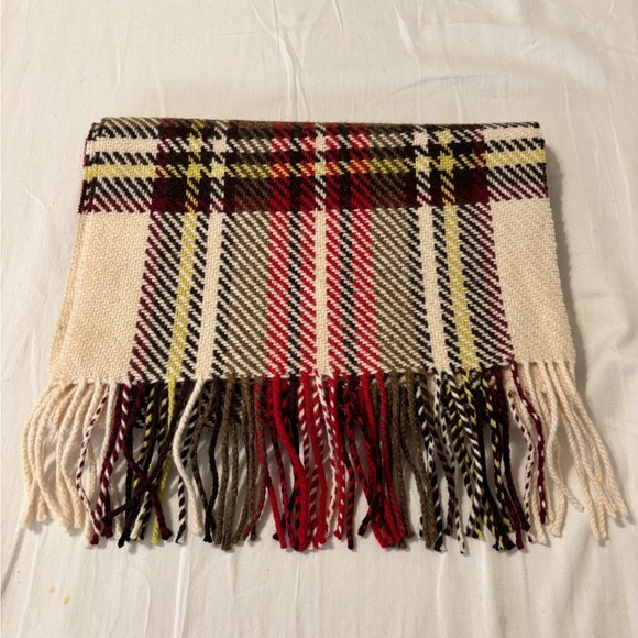 Burberry scarf “giant plaid”, cashmere, & wool 15”x76” - Picture 4 of 5